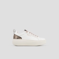 Stone Woman in white with laminated heel and beige sole