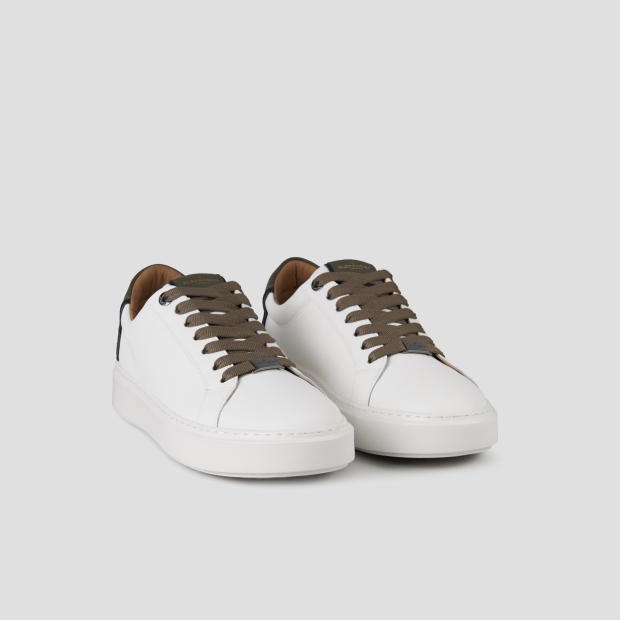 Sneakers Alexander Smith london man in white smooth leather and military green heel - 3
