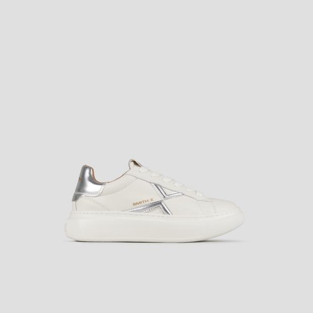 Sneakers Alexander Smith college woman in white with laminated silver logo and back - 1