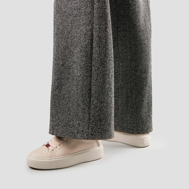 Sneakers Alexander Smith london woman in beige tumbled leather and beige sole - 2