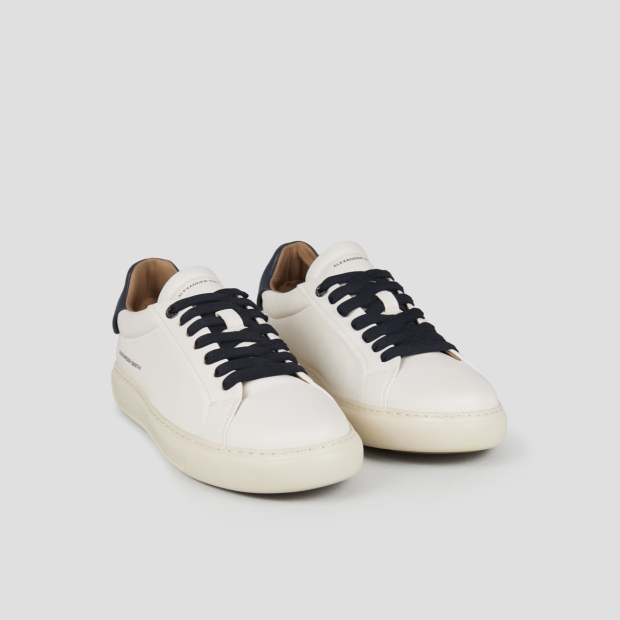 Sneakers Alexander Smith soho uomo in morbida pelle bianca con tallone e lacci blu - 3