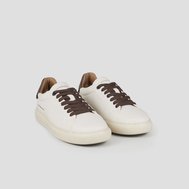 Sneakers Alexander Smith soho uomo in morbida pelle bianca con tallone e lacci marroni - 3
