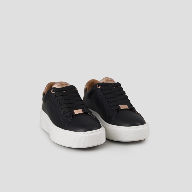 Sneakers Alexander Smith london alta donna in pelle liscia nera e tallone in laminato bottalato rame - 3