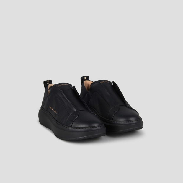 Sneakers Alexander Smith wembley slip-on donna in pelle nera e suola nera - 3