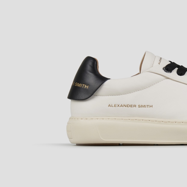 Sneakers Alexander Smith soho uomo in morbida pelle bianca con tallone e lacci neri - 2