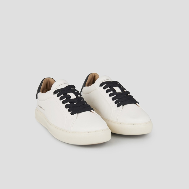 Sneakers Alexander Smith soho uomo in morbida pelle bianca con tallone e lacci neri - 3