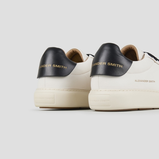 Sneakers Alexander Smith soho uomo in morbida pelle bianca con tallone e lacci neri - 4