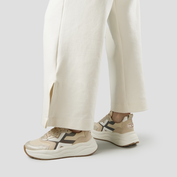 Sneakers Alexander Smith horizon donna in pelle beige e dettagli in laminato platino - 2