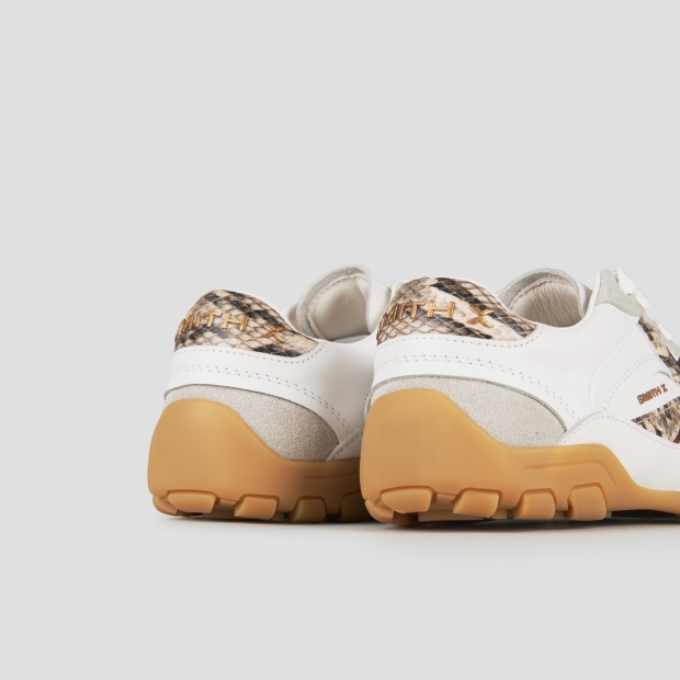 Sneakers Alexander Smith mist donna in bianco con dettagli in suede grigio, tallone e logo laterale effetto pitonato - 5