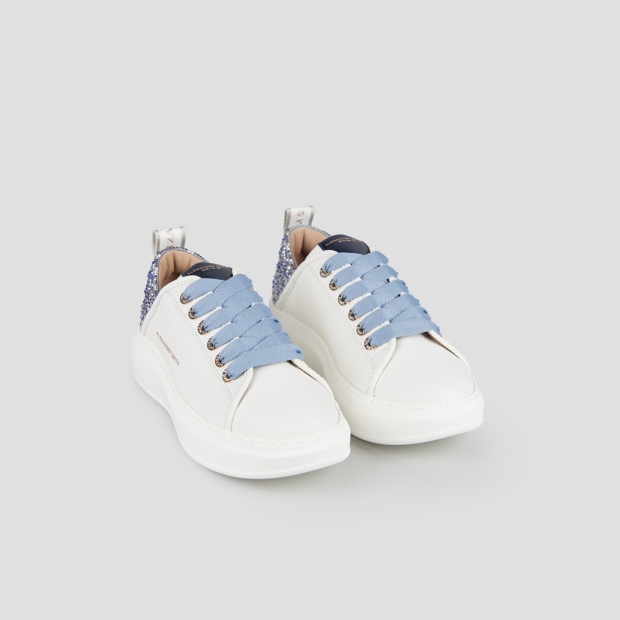 Sneakers Alexander Smith wembley donna in pelle bianca e tallone azzurro con strass - 4