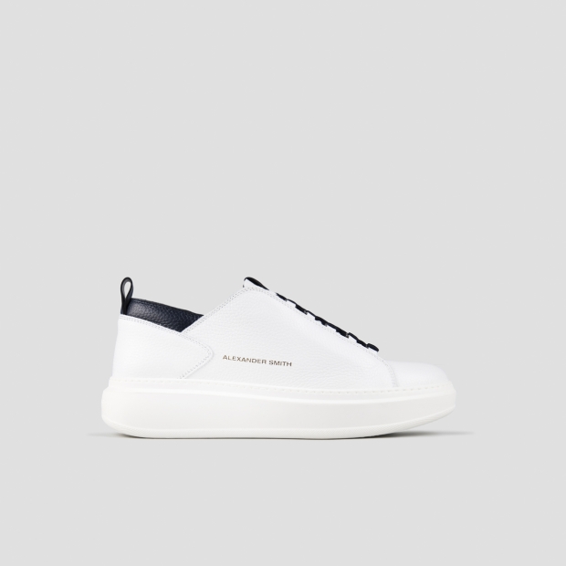 Sneakers Alexander Smith wembley uomo decostruita in pelle bottalata bianca e dettagli blu - 1