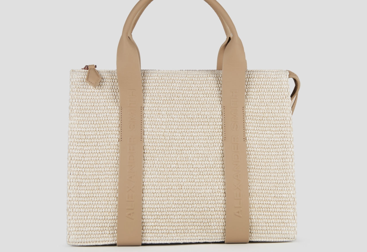 Sneakers Alexander Smith jane medium borsa a spalla con tracolla in rafia e manico sabbia - 1